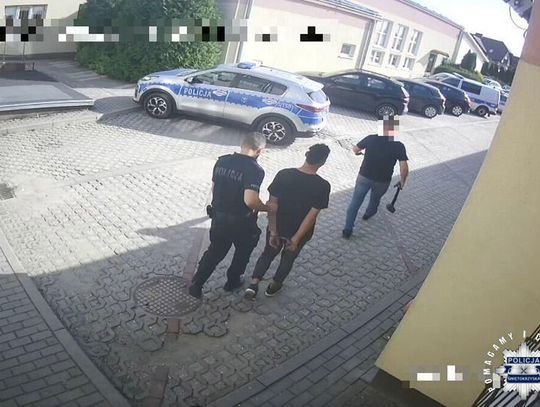 Egipcjan zatrzymany za grożenie żonie. Okazało się, że ma już grubą kartotekę i tym razem będzie deportowany