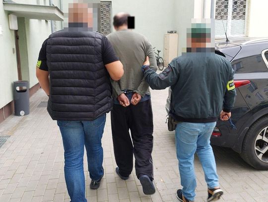 Fałszywy alarm bombowy w szpitalu, groźby i cegły rzucane w policjantów. 42-latek aresztowany