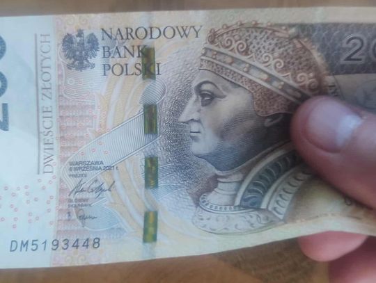 Fałszywy policjant grasował na ścieżce rowerowej. Wyłudził 200 złotych od starszego małżeństwa