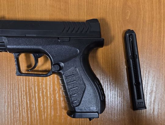 Gaz, pałka i pistolet w rękach nastolatków. Dwaj chłopcy sprawcami serii brutalnych napadów