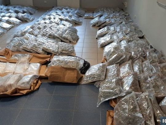 GDYNIA: Wiózł ciężarówką 224 kilo narkotyków ukrytych w konstrukcji stalowej [WIDEO, FOTO]
