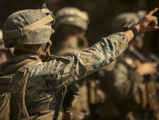 Generał z USA obiecał seniorce, że przyleci do Polski i z nią zamieszka. Kobieta straciła 15 tysięcy