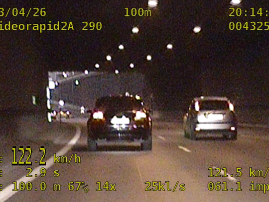 Gnał przez tunel ponad 120 na godzinę. Od razu trafił do więzienia, bo był poszukiwany