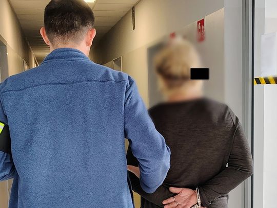 "Grażynka" oszukała ludzi i zaczęła się ukrywać. W torebce miała marihuanę