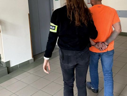 Grożąc nożem kazał dzieciom wejść do auta. W samochodzie zmusił 13-latków do zażycia narkotyków