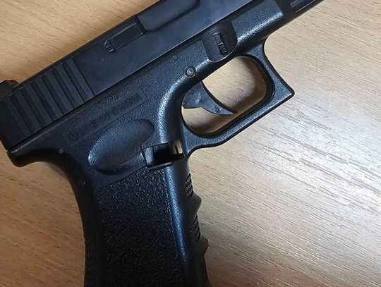 Groził śmiercią sąsiadowi i jego rodzinie. Policjanci zatrzymali pijanego 42-latka