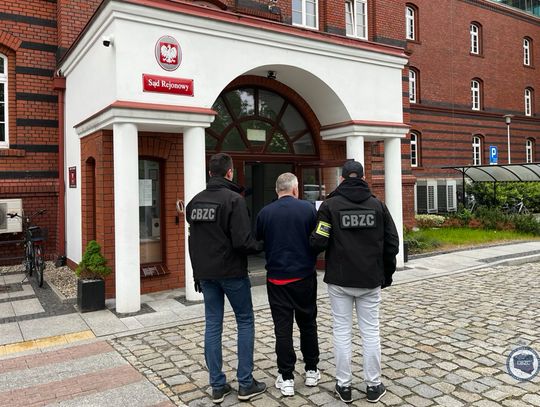 Groził, że podłoży bombę, albo zatruje żywność. Żądał milionowych okupów w kryptowalutach