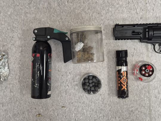 Groził znajomemu, a potem strzelał do niego z wiatrówki. 23-latek zatrzymany przez policję