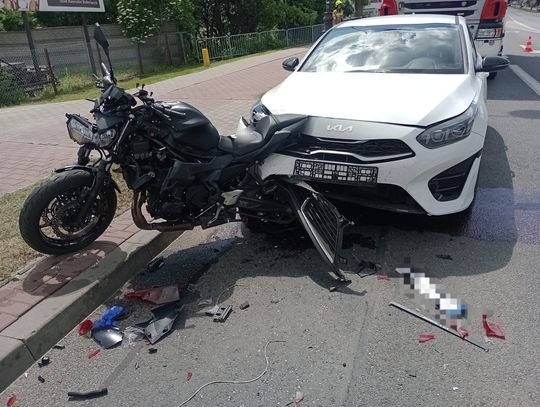 Groźny wypadek motocyklistki. 24-latka przeleciała przez kierownicę po silnym uderzeniu w tył