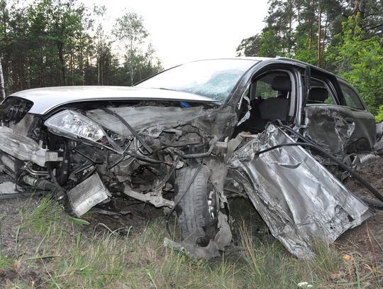 Groźny wypadek z udziałem nastoletnich kierowców. Dwie osoby trafiły do szpitala