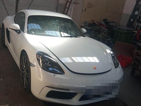 Grupa "Kobra" odzyskała kradzione porsche za 350 tysięcy złotych. Zatrzymany 47-letni paser
