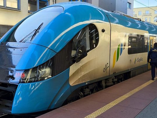 Grupa nastolatków podróżowała na sprzęgu zaczepowym pociągu. Strażnicy zatrzymali 14-latka z Ukrainy