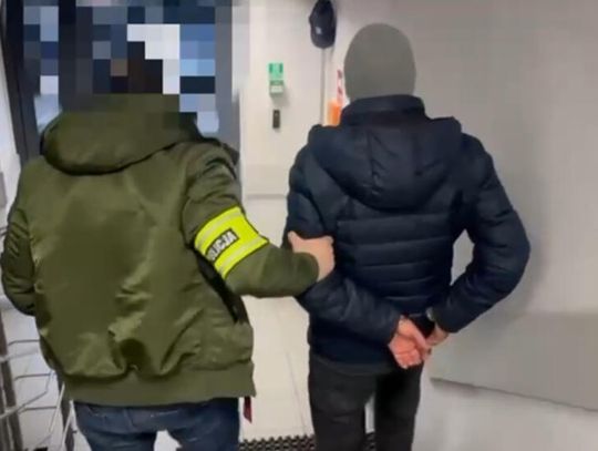 Gruzin miał walizkę do otwierania samochodów. Wpadł na gorącym uczynku, jego kolega zdołał zwiać