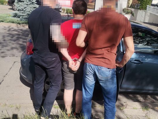 Gruzin prowadził lokal z nielegalnym hazardem. Podczas nalotu policjanci znaleźli przy nim narkotyki