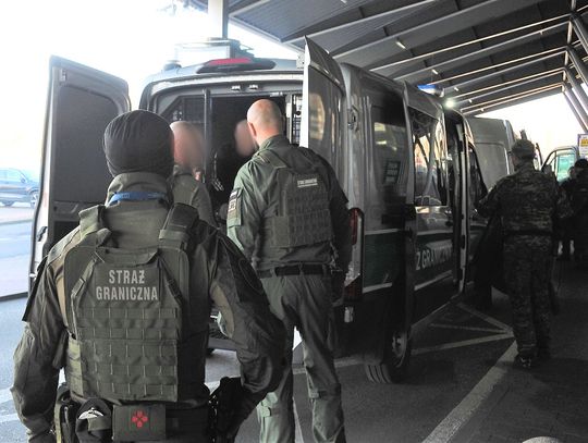 Gruzini sprawiali kłopoty i byli zagrożeniem w Polsce. Dziesięciu przestępców opuściło nasz kraj Gruzini sprawiali kłopoty i byli zagrożeniem w Polsce. Dziesięciu przestępców opuściło nasz kraj