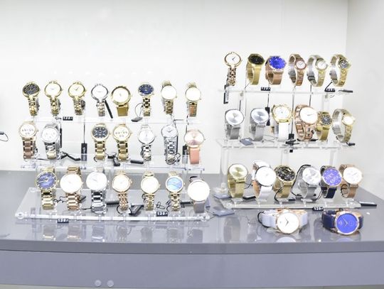 Handlował w internecie podróbkami markowych zegarków. Straty to ponad 700 tysięcy złotych