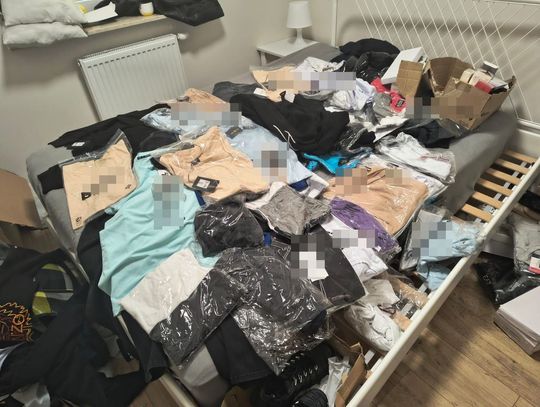 Handlował w internecie podróbkami odzieży znanych marek. Okazało się, że to poszukiwany pseudokibic