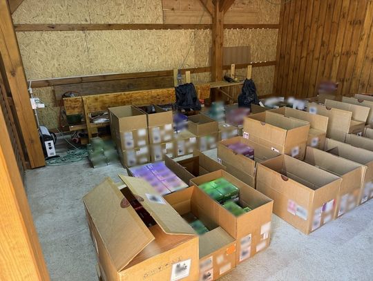 Handlowali "jednorazówkami" na ogromną skalę. Przestępcy mieli wykrywacz podsłuchów i kamer