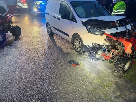 Holowanie quadów zakończone zderzeniem z samochodem. 15-latek trafił do szpitala