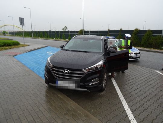 Hyundai jechał autostradą pod prąd. Za kierownicą 65-latka. Pomyliła się i chciała zawrócić