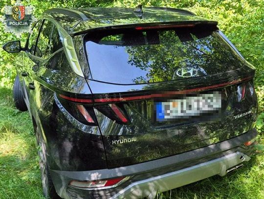 Hyundai na niemieckich blachach stał w lesie. Zaledwie dzień wcześniej auto zostało skradzione