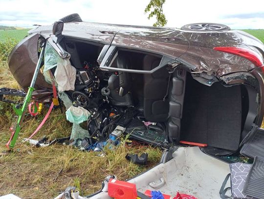 Hyundai wypadł z drogi i z impetem uderzył w drzewo. Kierująca zginęła na miejscu