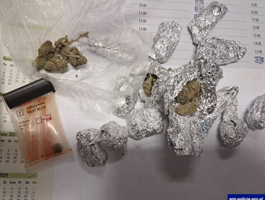 Im bardziej próbował uniknąć dzielnicowych, tym bardziej rzucał się w oczy. W "nerce" miał narkotyki