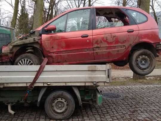 Janusz wziął się za transport. Policjanci przecierali oczy ze zdumienia