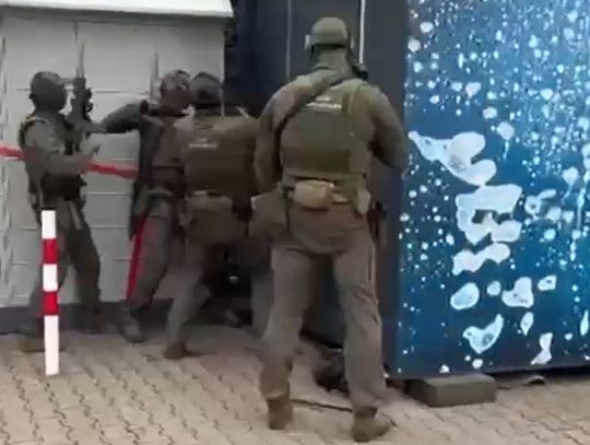 Jaskinia hazardu ukryta w kontenerze. Do środka można było się dostać tylko po selekcji