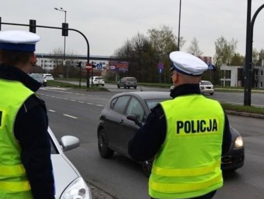 Jechał bez pasów, miał dostać mandat, ale wolał postawić policjantom obiad. Grozi mu nawet 10 lat