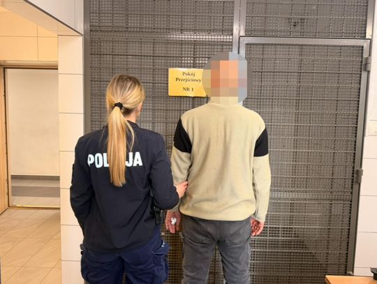 Jechał bez świateł, podczas kontroli bardzo się zdenerwował. Policjanci znaleźli przy nim narkotyki