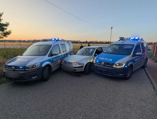 Jechał ekspresówką "pod prąd" i próbował spychać radiowóz. Pijany i poszukiwany próbował zbiec