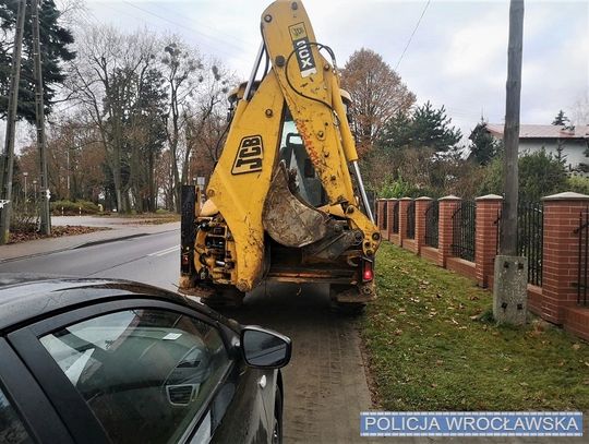 Jechał koparką z pękniętą szybą. Po zatrzymaniu od razu przyznał, że wciągnął amfetaminę