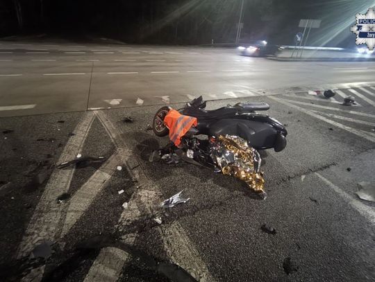 Jechał motocyklem razem z kobietą. Kierująca fordem ich nie zauważyła. Doszło do zderzenia na skrzyżowaniu