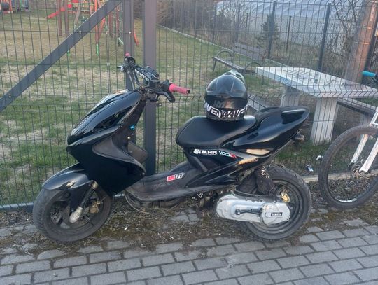 Jechał na jednym kole, stracił prawko na trzy miesiące. Surowa lekcja dla 14-latka Jechał na jednym kole, stracił prawko na trzy miesiące. Surowa lekcja dla 14-latka