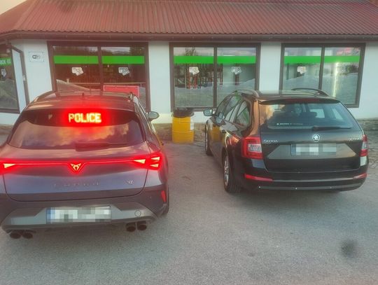 Jechał przez wieś ponad 100 km/h, mając ponad 2 promile alkoholu. Teraz grozi mu więzienie