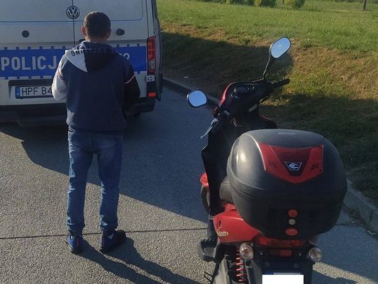 Jechał skuterem po pasie awaryjnym autostrady 30 km/h: "to dla bezpieczeństwa"