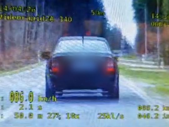 Jechał za szybko i całą szerokością drogi. Mężczyzna za kierownicą miał 2,5 promila Jechał za szybko i całą szerokością drogi. Mężczyzna za kierownicą miał 2,5 promila