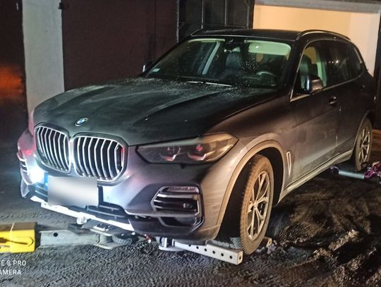 Jednej nocy złodzieje ukradli auta warte ponad 2 miliony: 12 BMW, lexusa i hyundaia [WIDEO, FOTO]