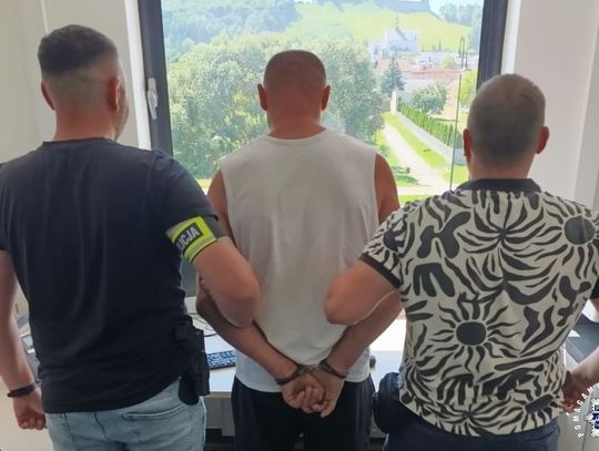 Jeździł z zakazem autem wartym 1200 zł. Tym razem miał aż 3 promile. Musi zapłacić 10 tysięcy i idzie siedzieć