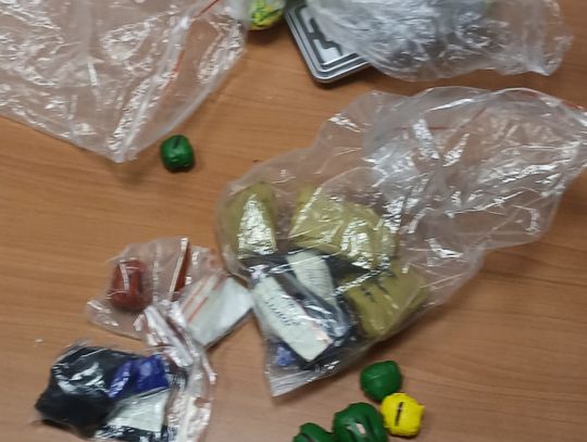 Jeździli autem i sprzedawali narkotyki. Policjanci dostali ich "rozkład" i zorganizowali zasadzkę