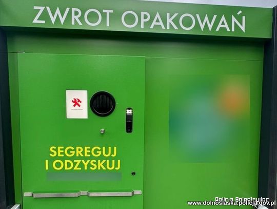 Kamery nagrały, jak niszczy butelkomaty. Mężczyzna tłumaczył się bardzo dziwnie