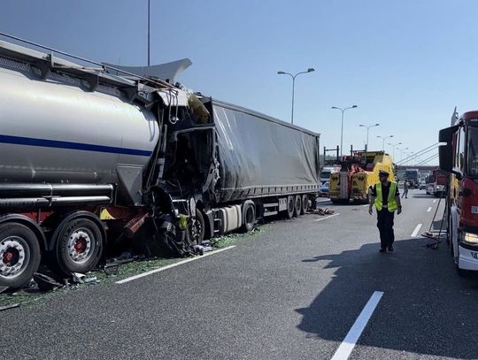 Karambol z udziałem czterech ciężarówek na autostradzie A4. Jest ofiara śmiertelna