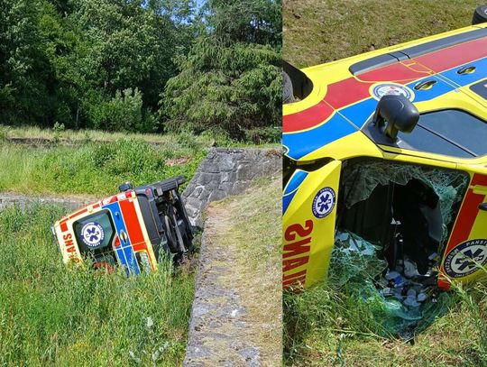 Karetka jadąca do pacjenta wypadła z drogi i przewróciła się w potoku. Ranni ratownicy medyczni