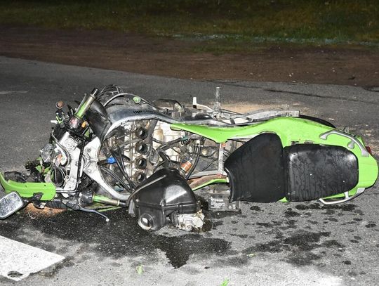 Kawasaki zderzyło się z Volkswagenem. Motocyklista nie miał uprawnień i jechał bez świateł