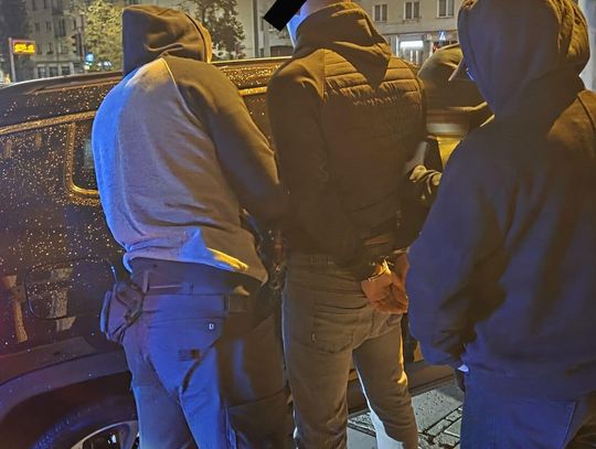 Kibole zaatakowali w 30 na 3. Policjanci zatrzymali sprawców brutalnego pobicia