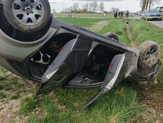 Kierowca Audi dachował mają blisko sześć promili. W tym stanie przewoził swojego ojca
