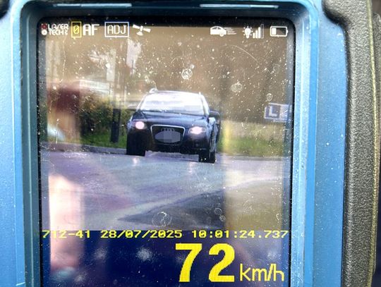 Kierowca audi jechał za szybko w terenie zabudowanym. Wcześniej sam prosił o kontrole w tym miejscu