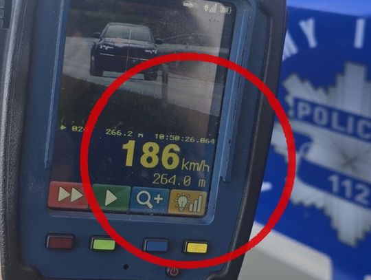Kierowca Audi pędził 186 km/h. Policjantom tłumaczył, że chciał zrobić wrażenie na znajomej