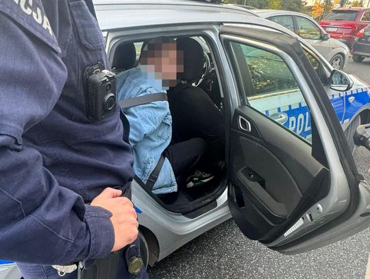 Kierowca audi w czasie jazdy pił piwo. Zareagowali świadkowie, którzy wezwali policjantów